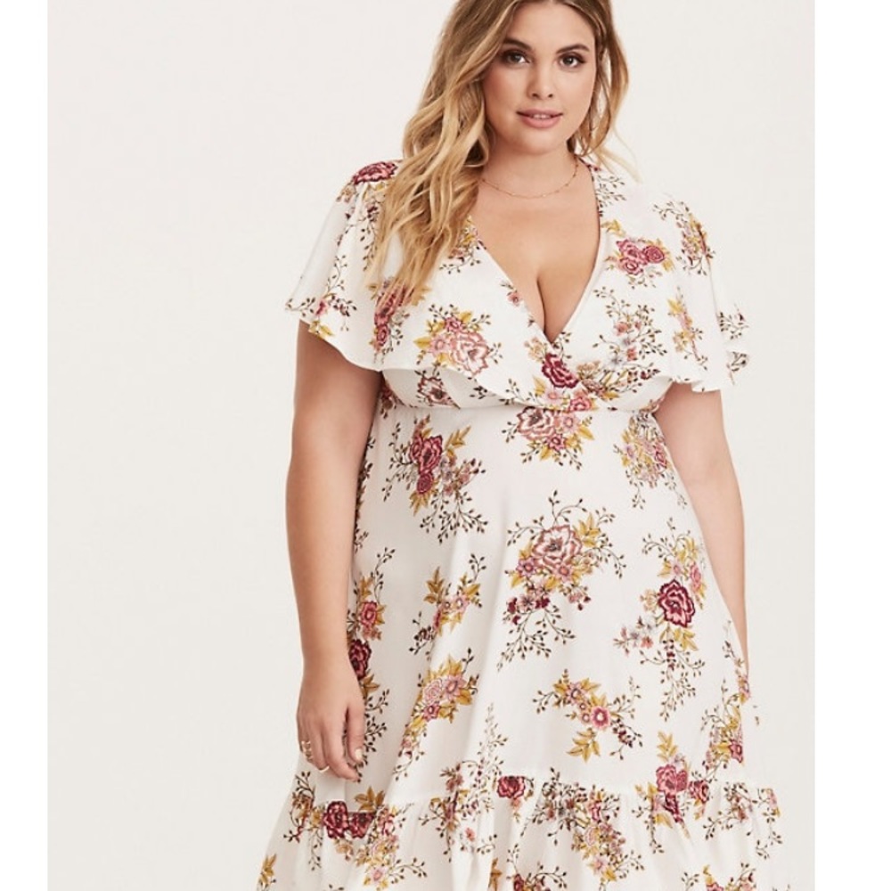⚡️LAST CHANCE⚡️Torrid cape sleeve challis dress